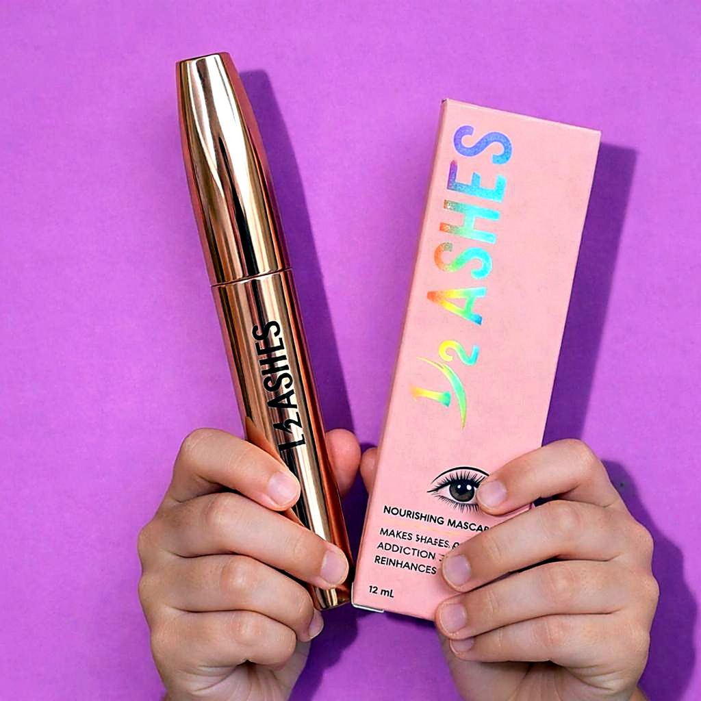 مسكرة LASHES ½ باليد